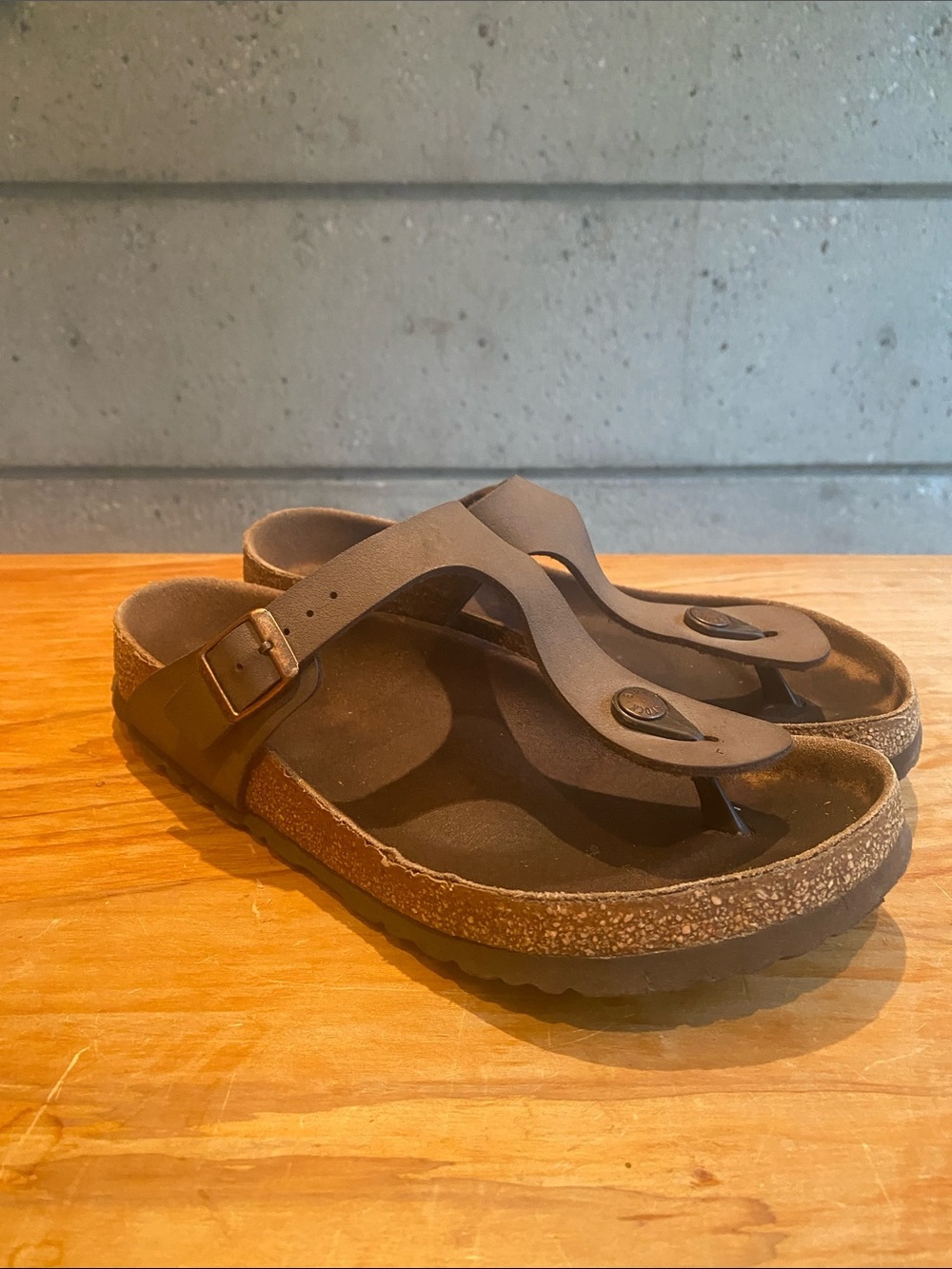 Birkenstock Gizeh in light brown color